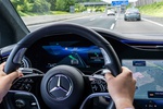 15 моделей Mercedes-Benz получат функцию автоматической смены полосы движения через OTA обновление