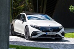 Мало пользы и высокая себестоимость: Mercedes прекращает испытания EQS с 1,0-литровым двигателем