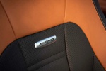 Владельцы Mercedes-AMG заявили, что металлический логотип на сиденьях стал причиной ожогов